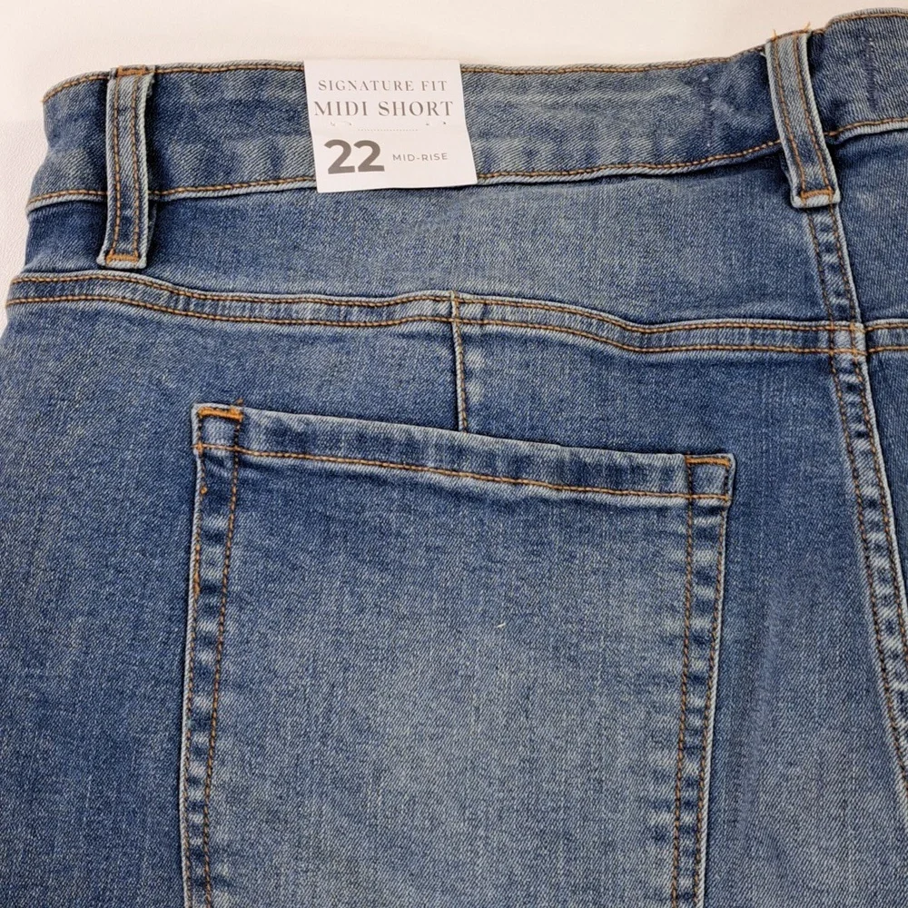New Lane Bryant Signature Fit Midi Short Mid-Rise Flex Magic Waistband Size 22 - Picture 4 of 13